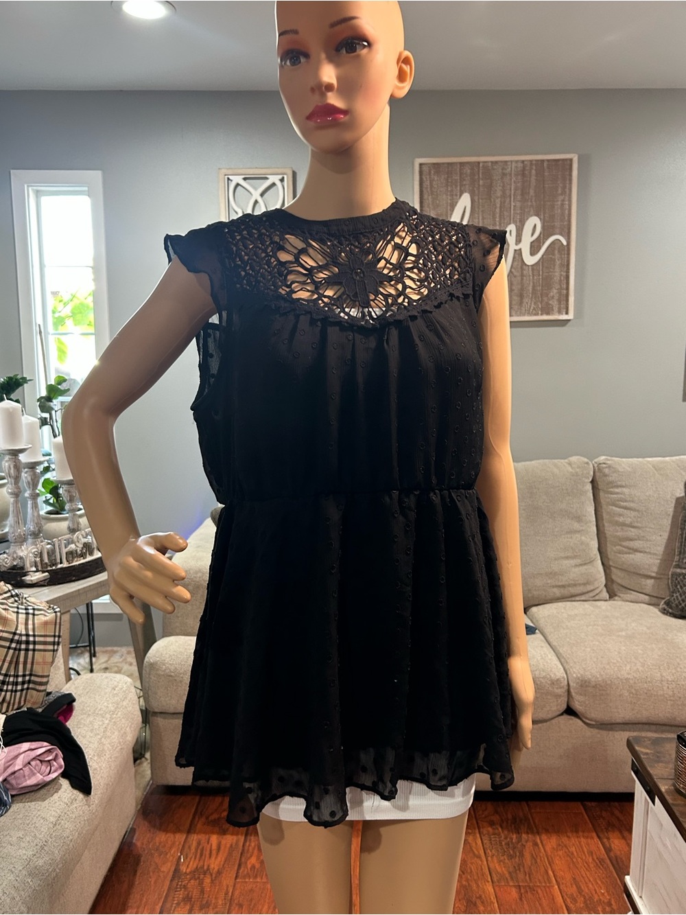 Torrid size 00 Black Lace Yoke Sleeveless Peplum Top
